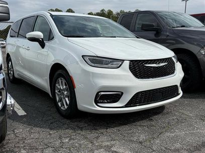 Used 2023 Chrysler Pacifica Touring-L