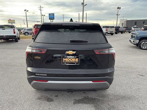 New 2026 Chevrolet Equinox LT w/ Convenience Package II FWD image 6
