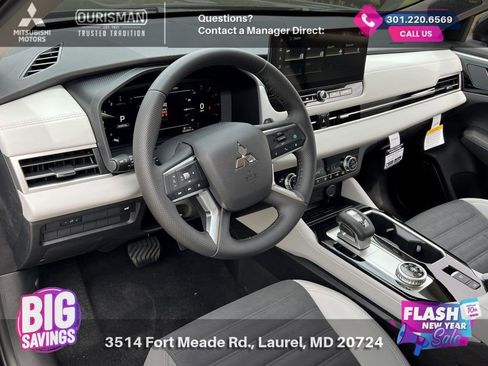 New 2025 Mitsubishi Outlander SE image 14