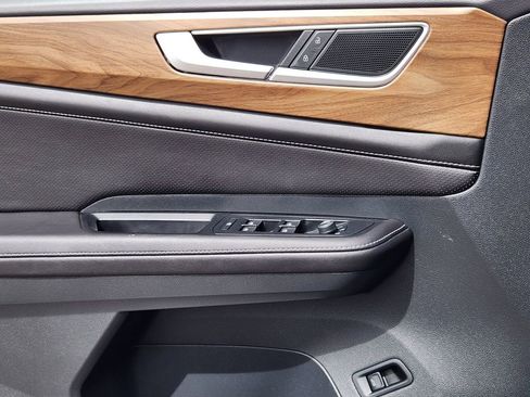 Certified 2025 Volkswagen Atlas SE AWD/4WD image 19