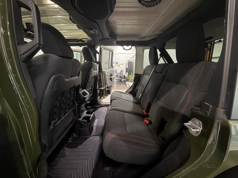 Used 2021 Jeep Wrangler Unlimited Rubicon w/ Cold Weather Group AWD/4WD image 12