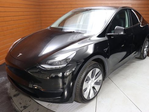 Used 2023 Tesla Model Y Long Range image 6