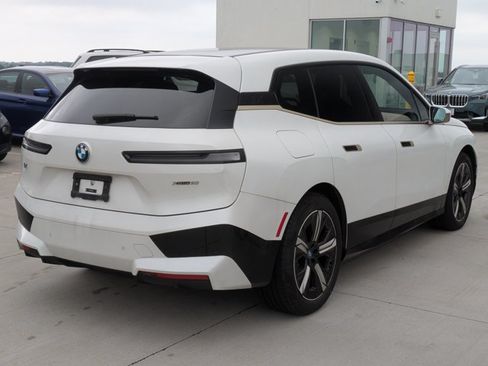 Used 2025 BMW iX xDrive50 w/ Premium Package AWD/4WD image 5