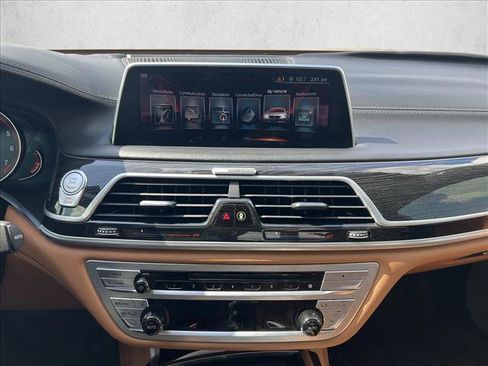 Used 2017 BMW 750i image 13