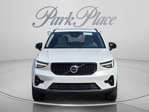 New 2026 Volvo XC40 B5 Plus w/ Protection Package Premier AWD/4WD image 9