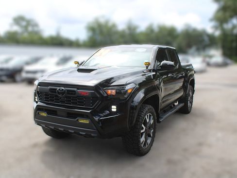 Used 2024 Toyota Tacoma TRD Sport AWD/4WD image 22