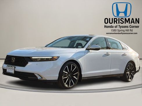 Used 2023 Honda Accord Touring image 2