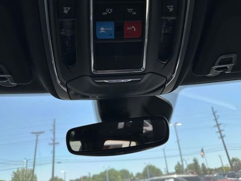 Used 2024 Jeep Grand Cherokee Laredo w/ Luxury Tech Group I AWD/4WD image 28