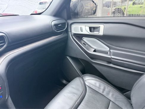 Used 2020 Ford Explorer Platinum w/ Premium Technology Package image 34