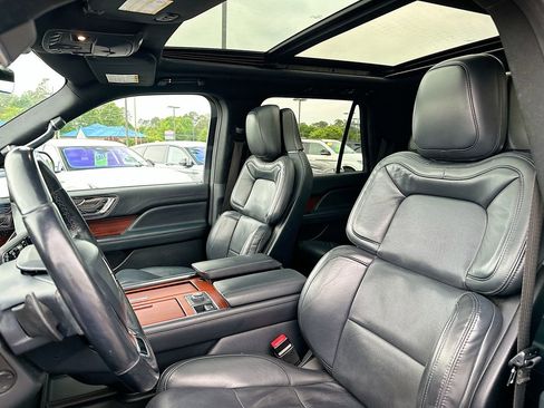 Certified 2022 Lincoln Navigator Reserve RWD image 8