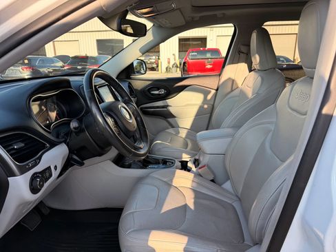 Used 2019 Jeep Cherokee Limited w/ Trailer Tow Group AWD/4WD image 2