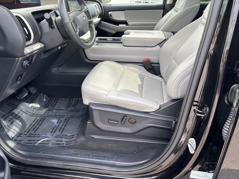 Used 2025 Ford Expedition Active AWD/4WD image 8