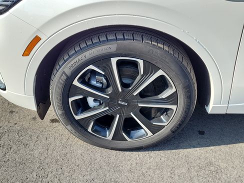 Used 2025 Lincoln Nautilus Reserve AWD/4WD image 37