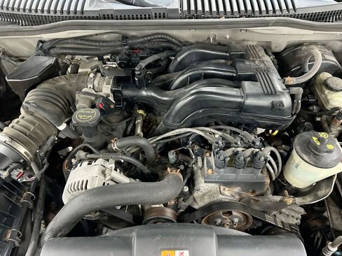 Used 2004 Ford Explorer XLT image 23