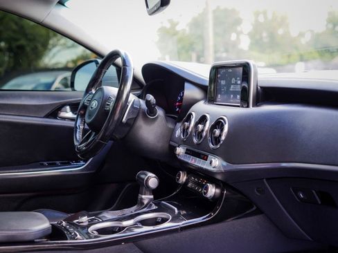 Used 2019 Kia Stinger RWD image 11