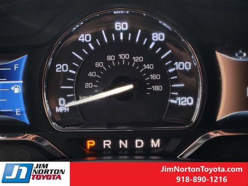 Used 2017 Lincoln Navigator Select image 16