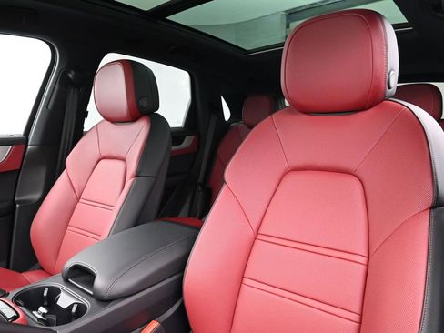 New 2025 Porsche Cayenne S image 5