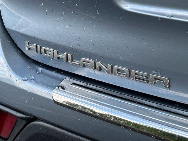 Used 2022 Toyota Highlander XLE AWD/4WD image 14