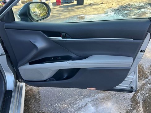 Used 2019 Toyota Camry XLE image 17