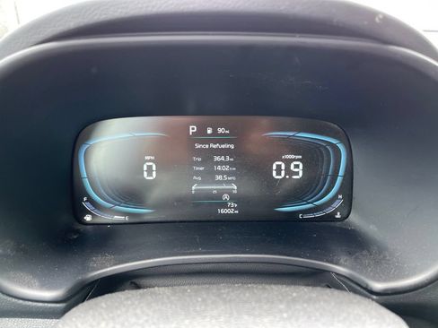 Used 2025 Kia Soul LX w/ LX Technology Package FWD image 8