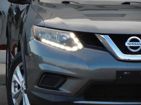 Used 2015 Nissan Rogue SV image 6