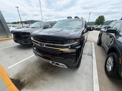 Used 2020 Chevrolet Silverado 1500 High Country w/ Technology Package AWD/4WD image 36