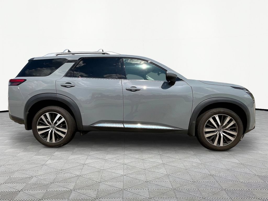 Used 2023 Nissan Pathfinder Platinum w/ Cargo Package AWD/4WD image 5