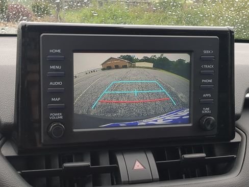 Used 2019 Toyota RAV4 XLE w/ Convenience Package FWD image 19