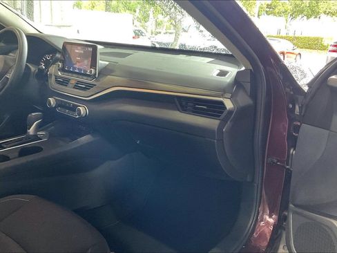 Used 2025 Nissan Altima 2.5 SV FWD image 22