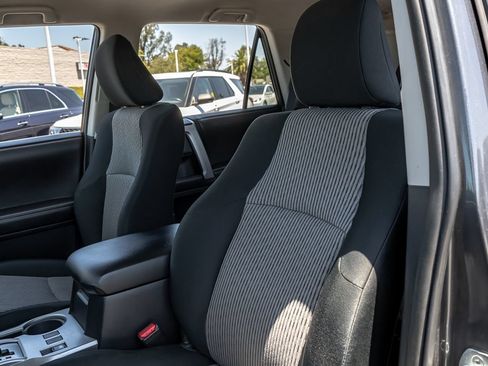 Used 2016 Toyota 4Runner SR5 AWD/4WD image 8