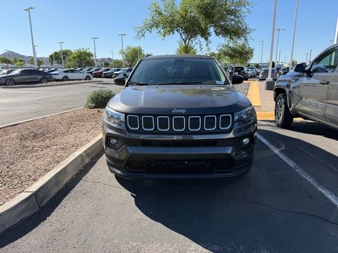 Used 2022 Jeep Compass Latitude FWD image 2