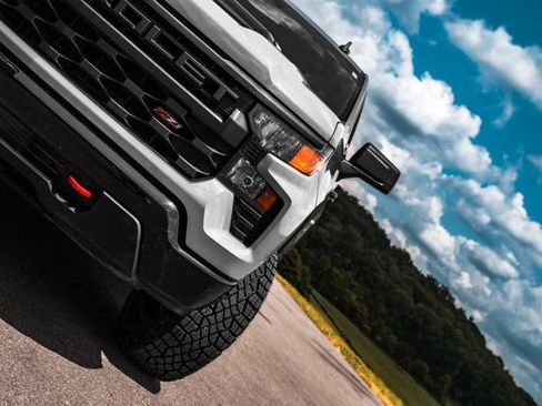 Used 2025 Chevrolet Silverado 1500 Custom Trail Boss AWD/4WD image 8