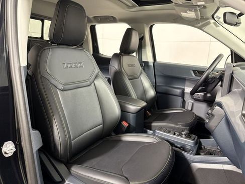 New 2025 Ford Maverick Lobo image 16