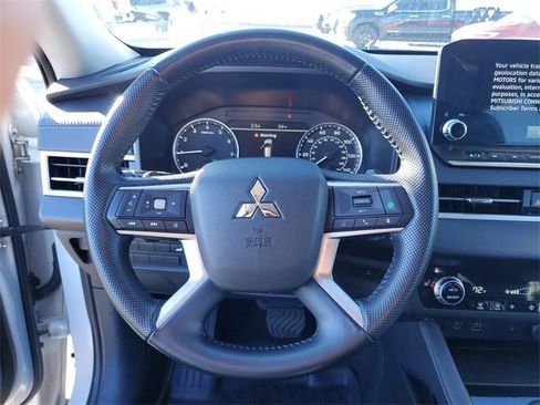Used 2024 Mitsubishi Outlander SE image 25