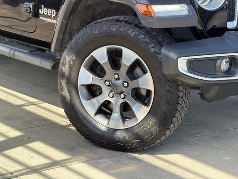 Used 2020 Jeep Wrangler Unlimited Sahara AWD/4WD image 10