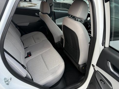 Used 2023 Hyundai Kona SE image 12