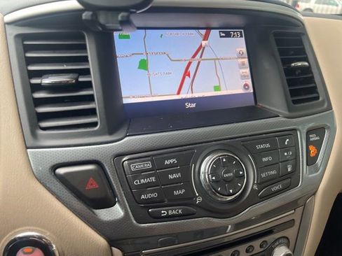 Used 2019 Nissan Pathfinder SL w/ SL Premium Package FWD image 5