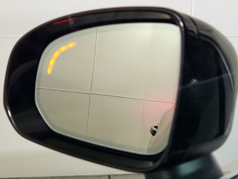 Certified 2023 Volvo XC60 T8 Plus AWD/4WD image 15