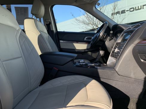 Used 2018 Ford Explorer Platinum image 35