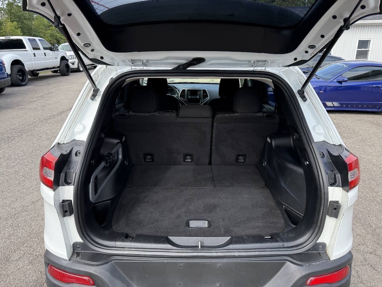 Used 2014 Jeep Cherokee Sport FWD image 12