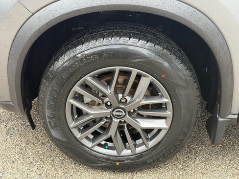 Used 2023 Nissan Rogue S FWD image 18