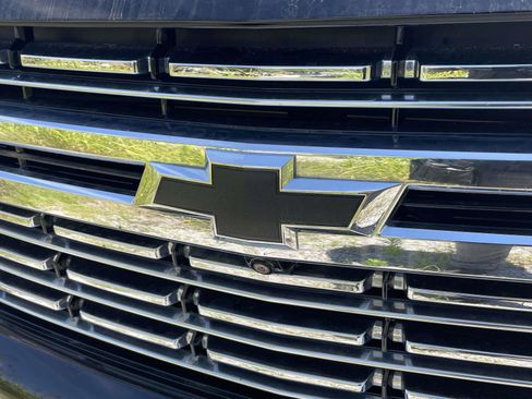 Used 2023 Chevrolet Tahoe Premier w/ Premium Package 2 RWD image 5