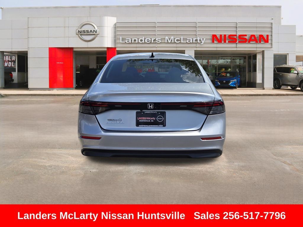 Used 2025 Honda Accord SE image 5
