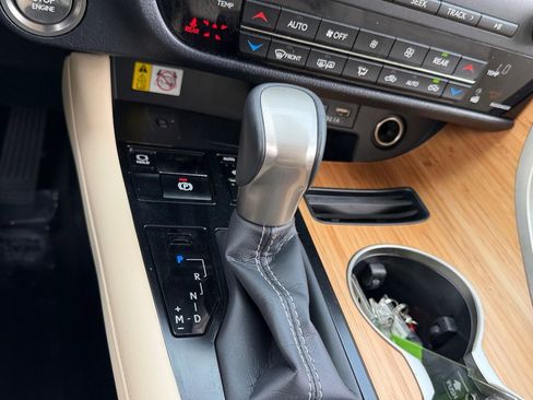 Certified 2021 Lexus RX 350L Premium w/ Premium Package image 24