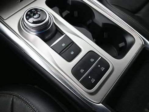 Used 2020 Ford Explorer XLT w/ Equipment Group 202A RWD image 9