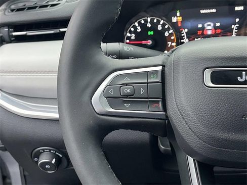 Used 2023 Jeep Compass Limited image 24