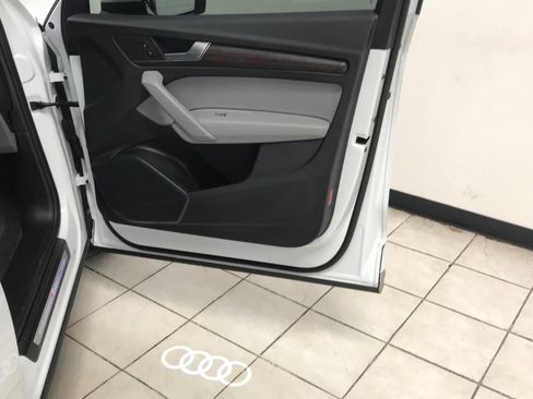 Used 2023 Audi Q5 2.0T Premium w/ Convenience Package AWD/4WD image 16