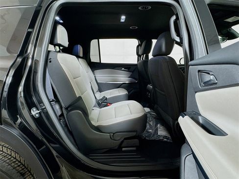 Certified 2025 Chevrolet Traverse LT image 26