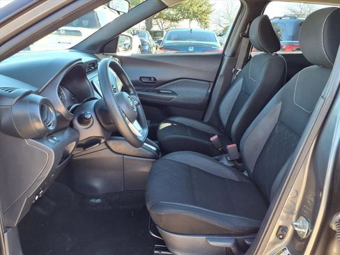 Used 2019 Nissan Kicks S image 16