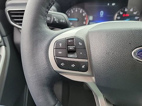 Used 2023 Ford Explorer XLT w/ Equipment Group 202A AWD/4WD image 33